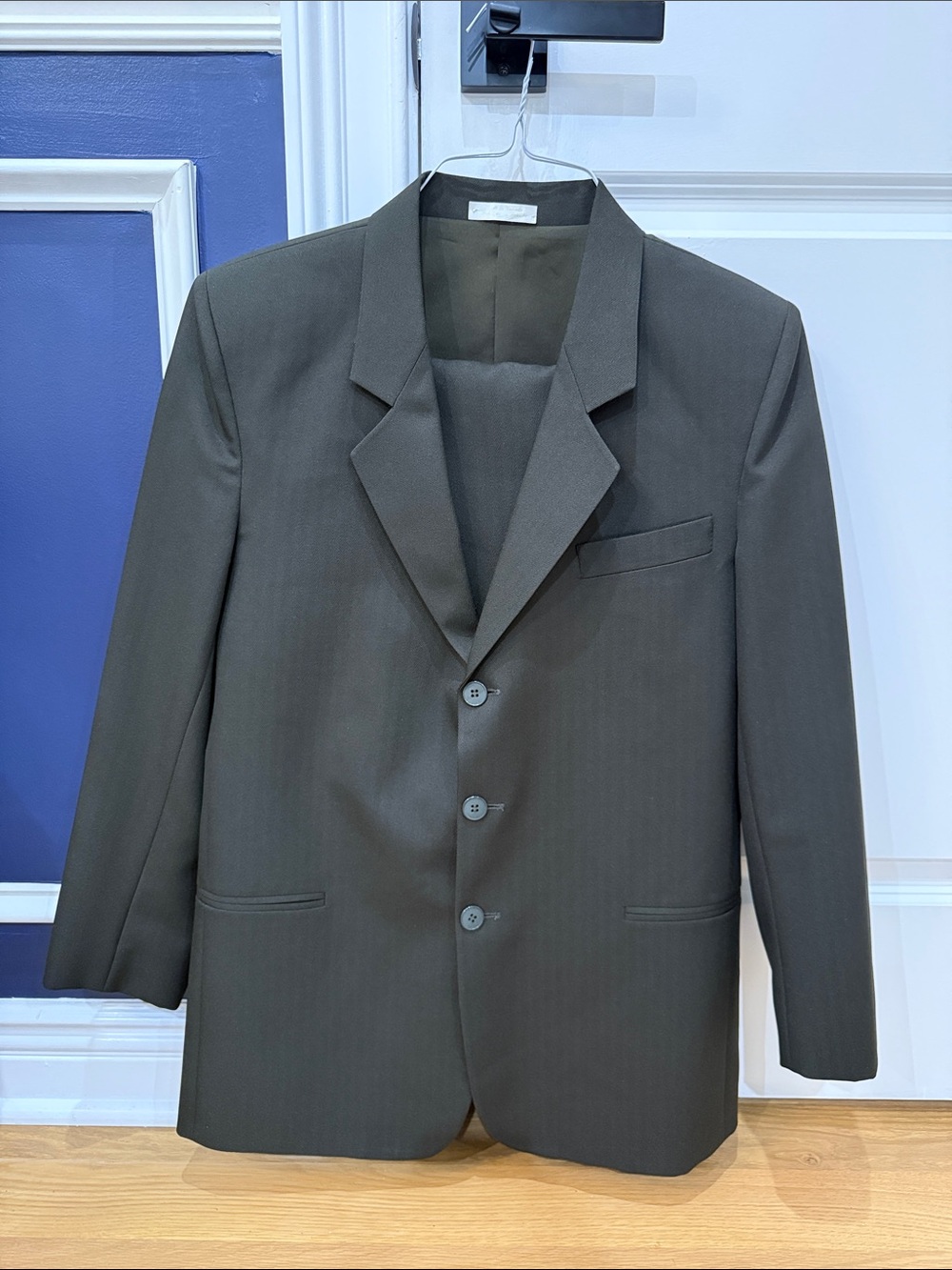 Perry Ellis Men's Dark Gray Suit Jacket & Trousers